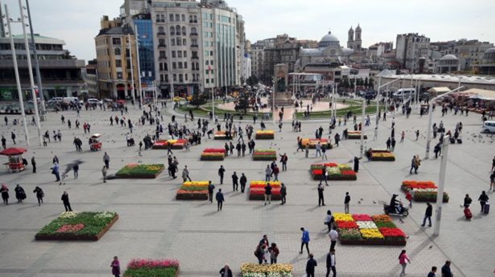 Taksim’de beton üstüne lale dönemi!
