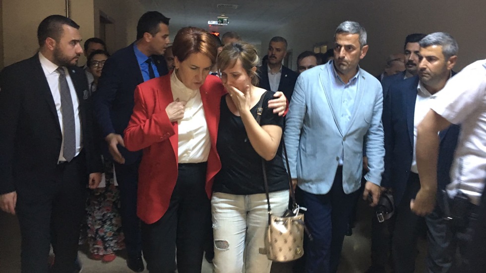 Akşener kaza geçiren İYİ Partilileri ziyaret etti