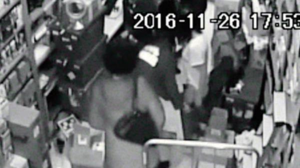 Kozmetik mağazasında çıplak arama işkencesi