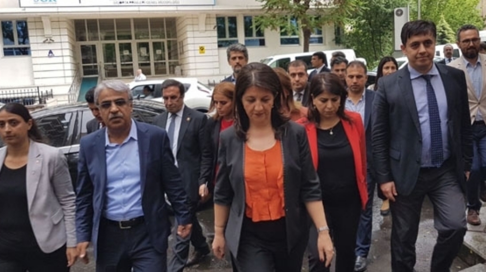 HDP, Selahattin Demirtaş’ın cumhurbaşkanı adaylık başvurusunu YSK’ya teslim etti