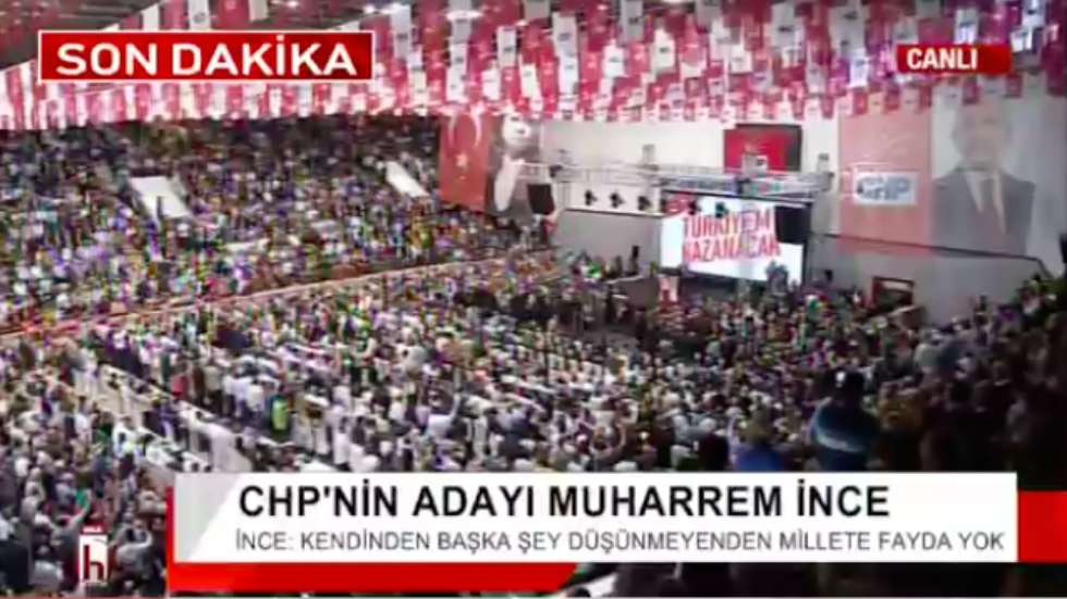 Muharrem İnce CHP rozetini çıkardı, Türk Bayrağı rozetini taktı