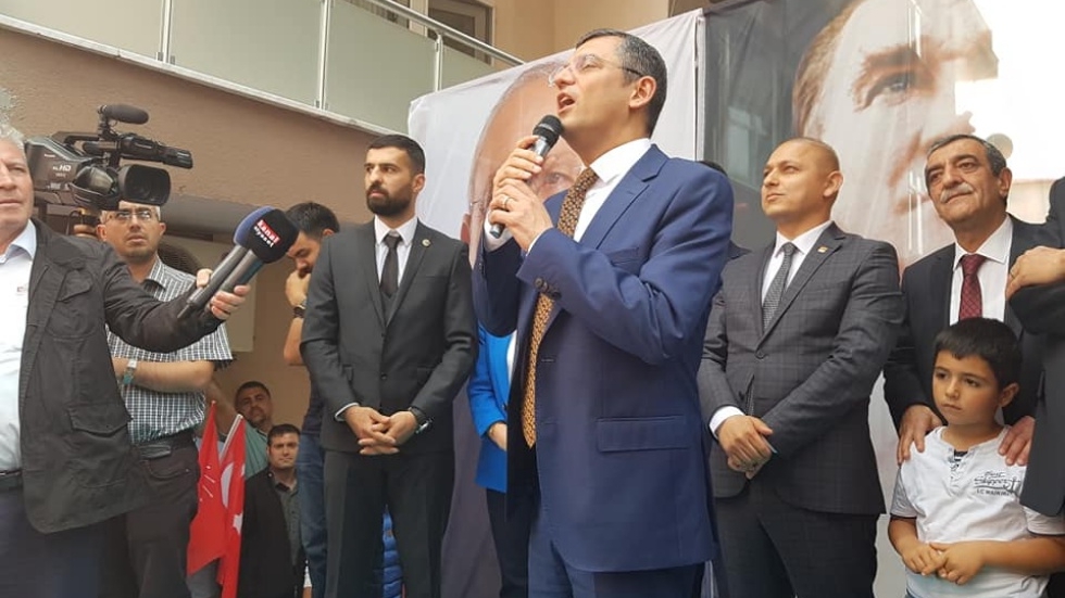 CHP’li Özel: ‘Artık işin solcusu sağcısı ayrımları bir kenarda kalmıştır’