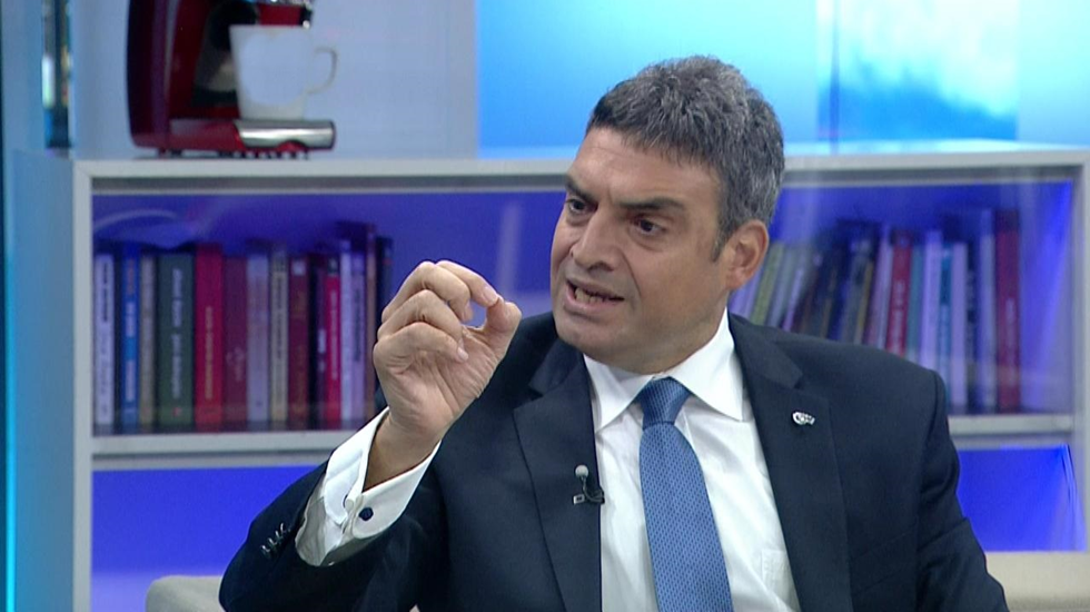 Umut Oran uyardı: “Ya Türk denizi oluşur ya da üç deniz Türk’e hayal olur!”