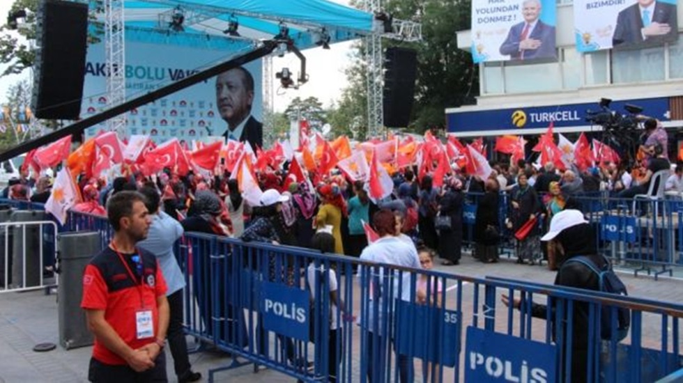 AKP’nin boş alan mitingi Bolu’da da devam etti
