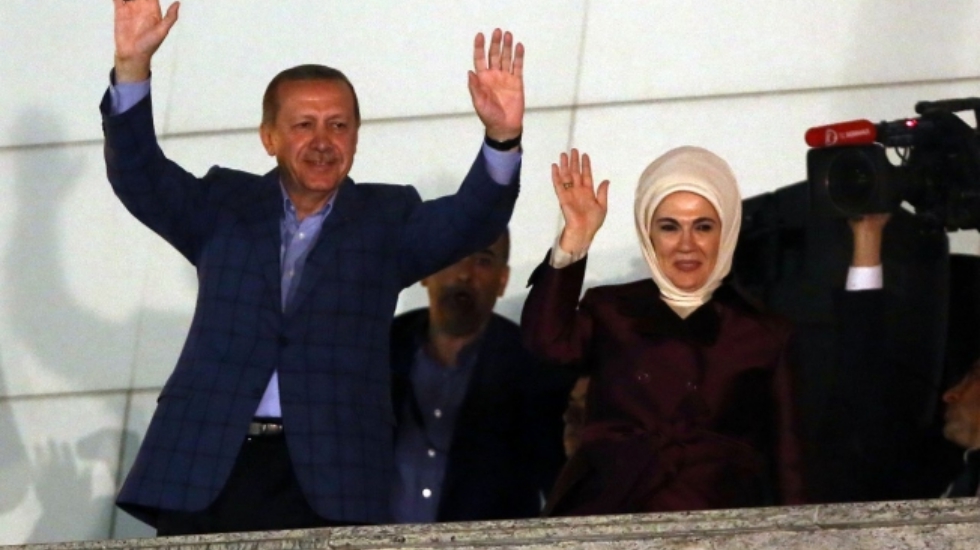 Erdoğan yarına ertelediği balkon konuşmasını tekrar bugün yapmaya karar verdi