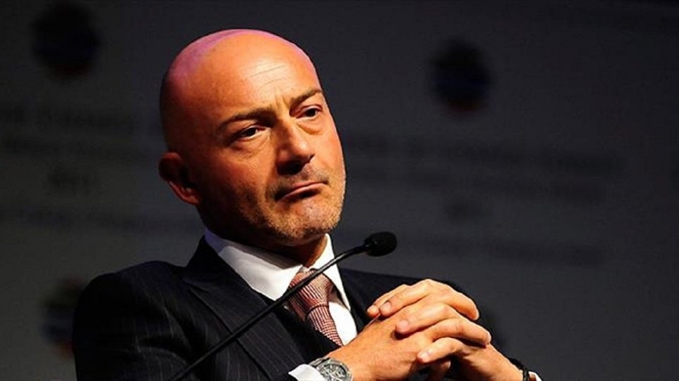 “Türkiye’de değil, eşinden boşandı” iddialarına Ferit Şahenk’ten yanıt