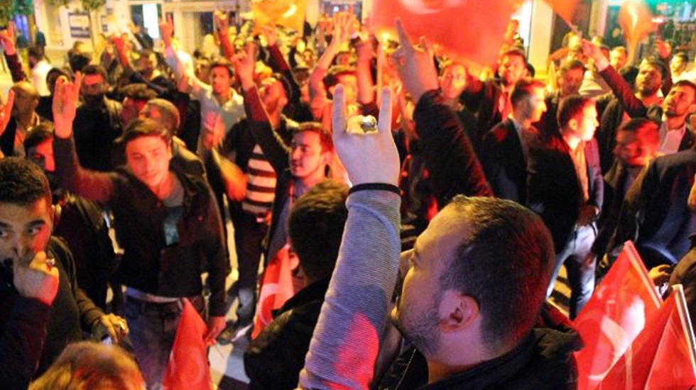 Bolu’da HDP binasına saldırı