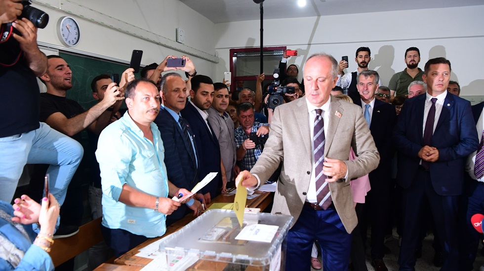 Oyunu kullanan Muharrem İnce’den ilk açıklama: Akşam YSK’nın önündeyim