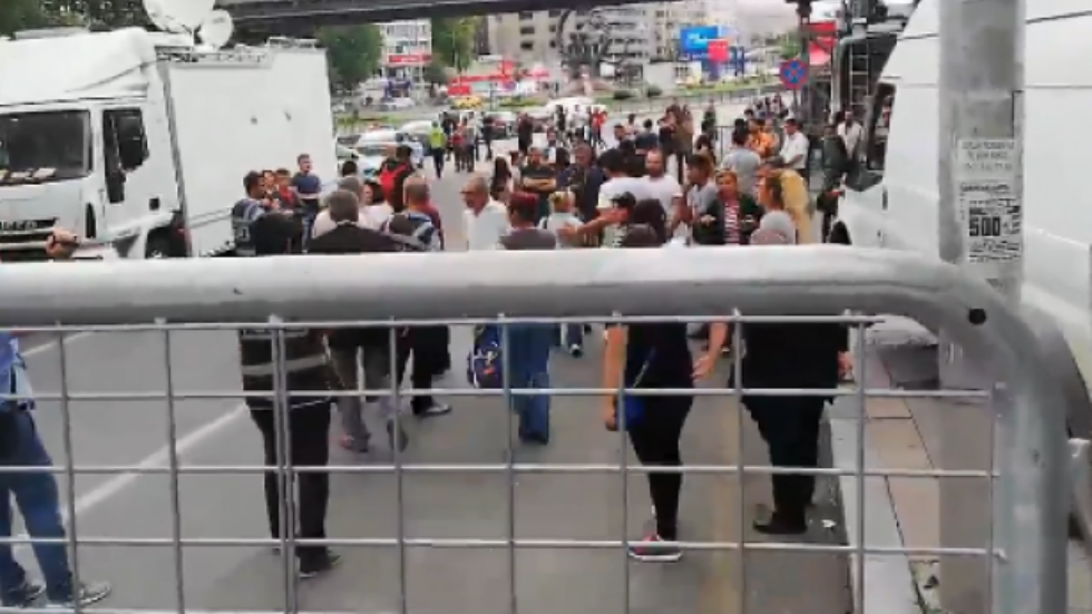 Polis’ten YSK önüne giden vatandaşlara: Zor kullanılarak uzaklaştırılacaksınız!