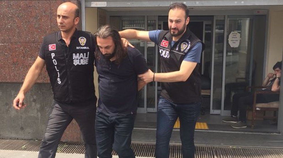 “Hadi benim kafamı da bastır” diyen mürit Kafasına bastırılarak tutuklandı