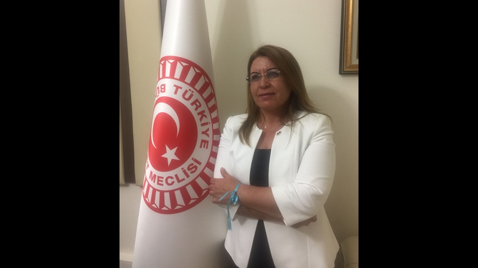 CHP Milletvekilleri mavi kurdeleyle kürsüye çıktı