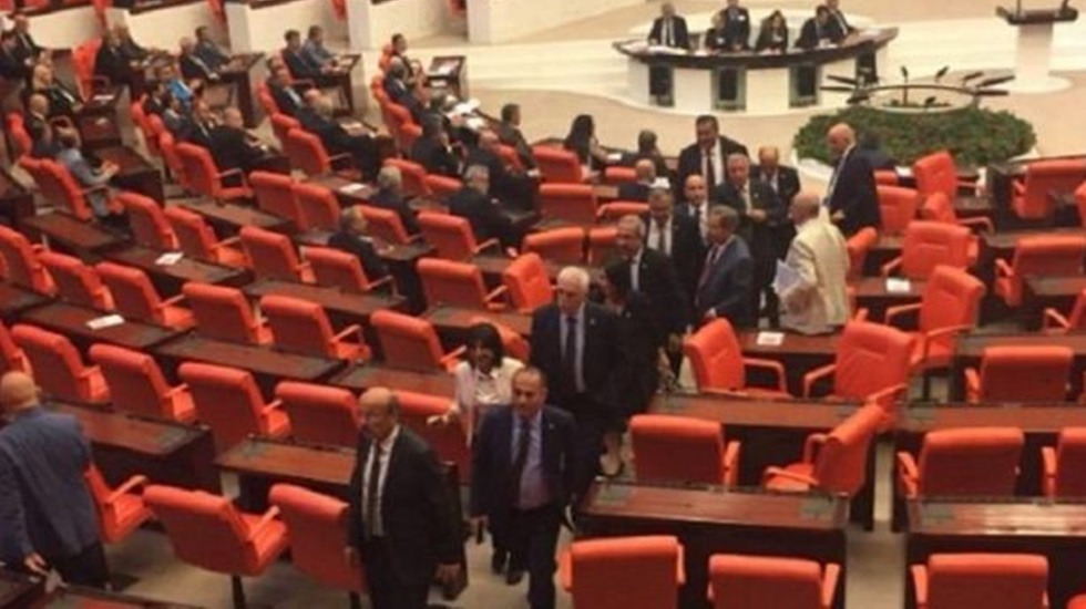 Süleyman Soylu yemin ederken CHP’li vekiller salonu terk etti