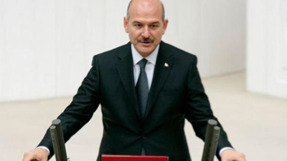 Süleyman Soylu TBMM’de yemin ederken protesto edildi
