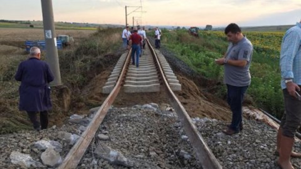 &Ccedil;orlu tren faciasını hatırlatarak sordu: "Firmaların hi&ccedil; mi kusuru yok?"