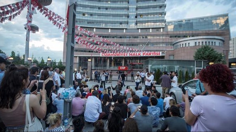 CHP’liler yarından itibaren oturma eylemine başlıyor