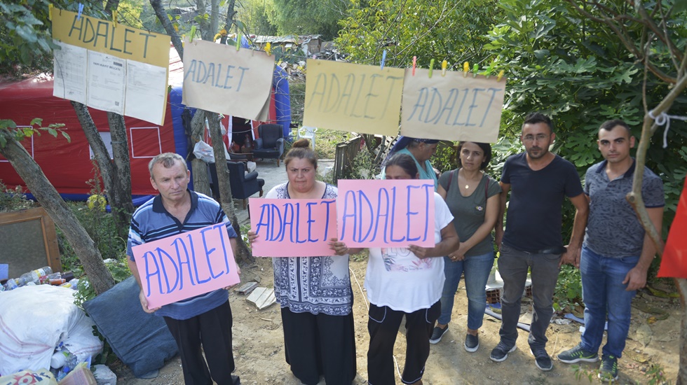 Tapu beklerken evleri yıkılan vatandaşlar çadırlarda yaşıyor
