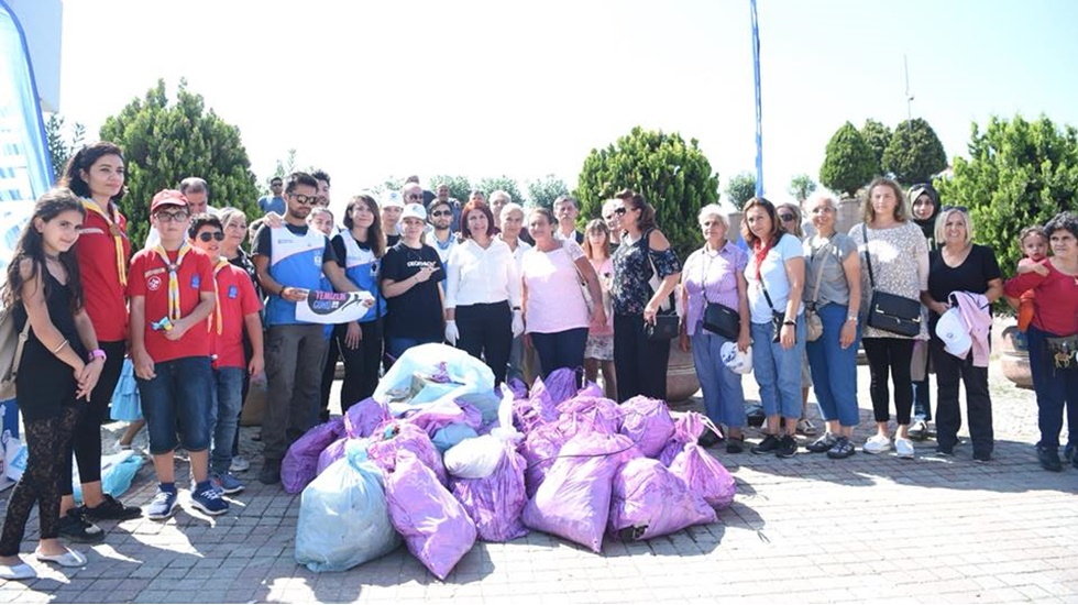 Avcılarlı duyarlı vatandaşlar ‘Dünya Temizlik Günü’nü unutmadı