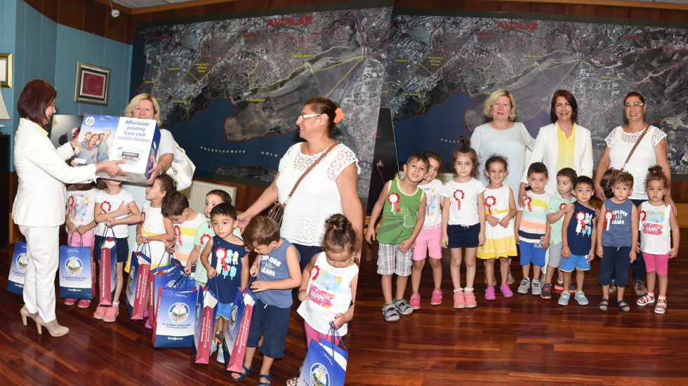 Avcılar Belediyesi; Ambalaj Atıklarını, okullara Yazıcı olarak dönüştürdü