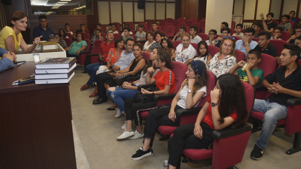 Doğu illerinden gelen gençlerden CHP İstanbul’a ziyaret