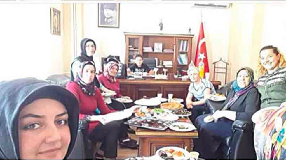 Makam odasında ‘kısır partisi’ düzenlediler