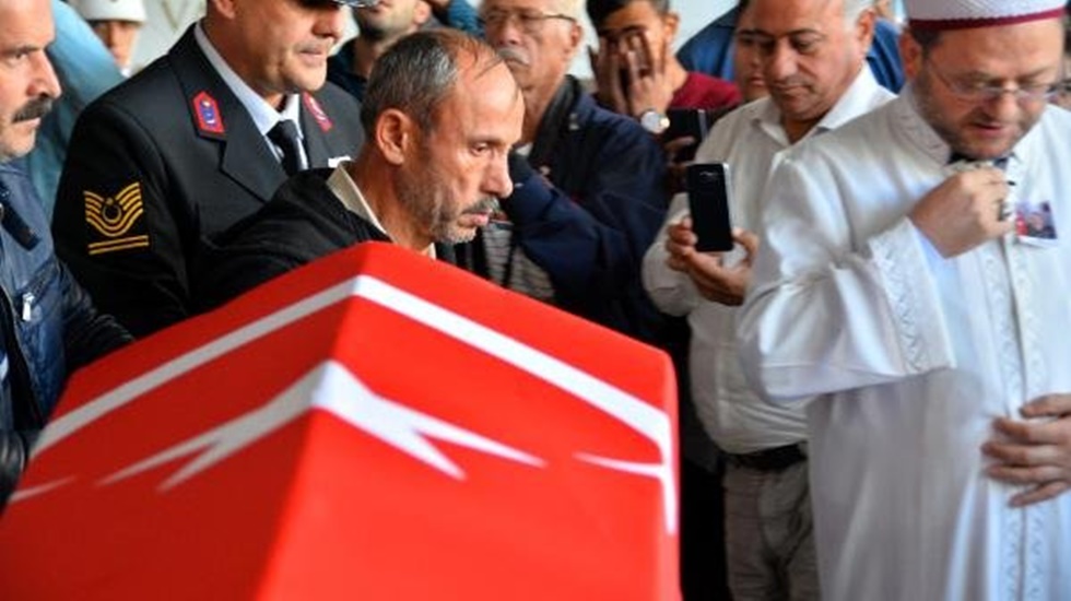 Baba, oğlunun donarak şehit olduğunu mezarlık müdüründen öğrenmiş