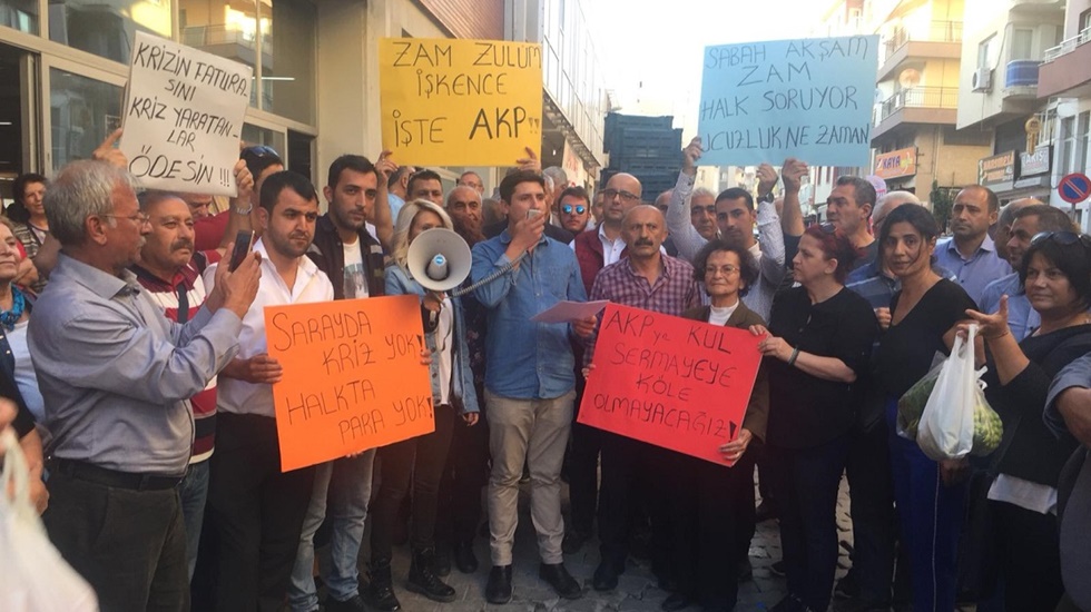 CHP Bornova Gençliği: İktidarın eli vatandaşın cebinde