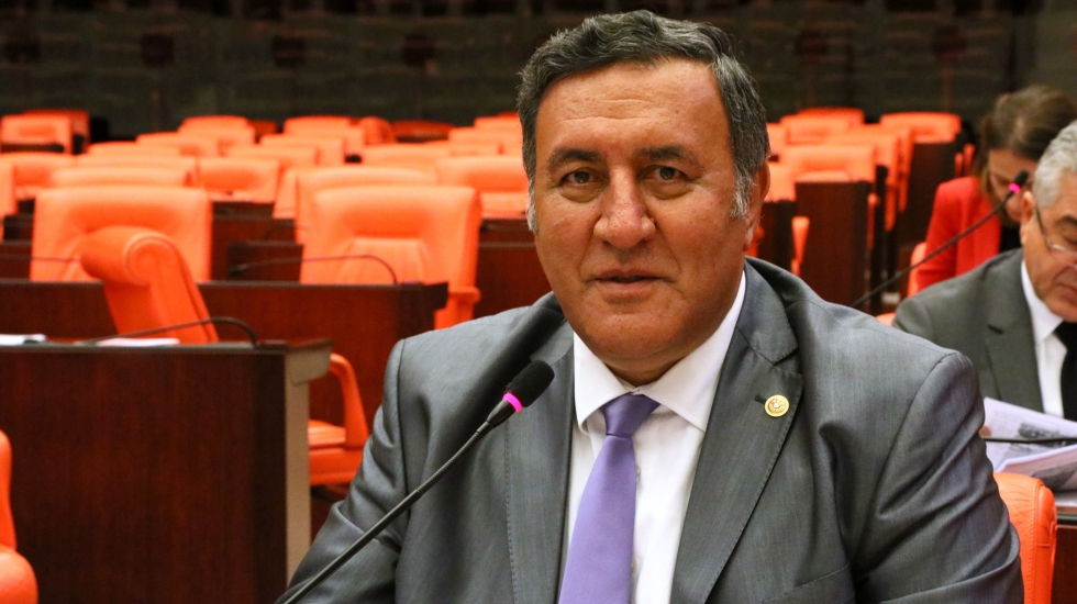 CHP’li Gürer’den Sözleşmeli öğretmen çıkışı: “Sorun varsa çözüm de olmalıdır”