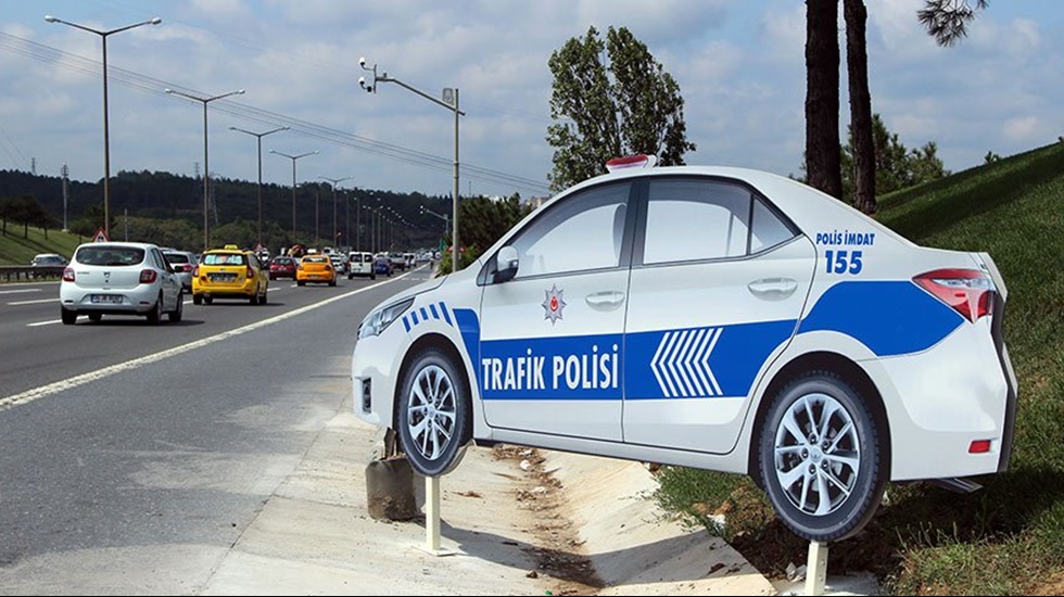 Maket polis araçları, kazaları yüzde 17 azaltmış!