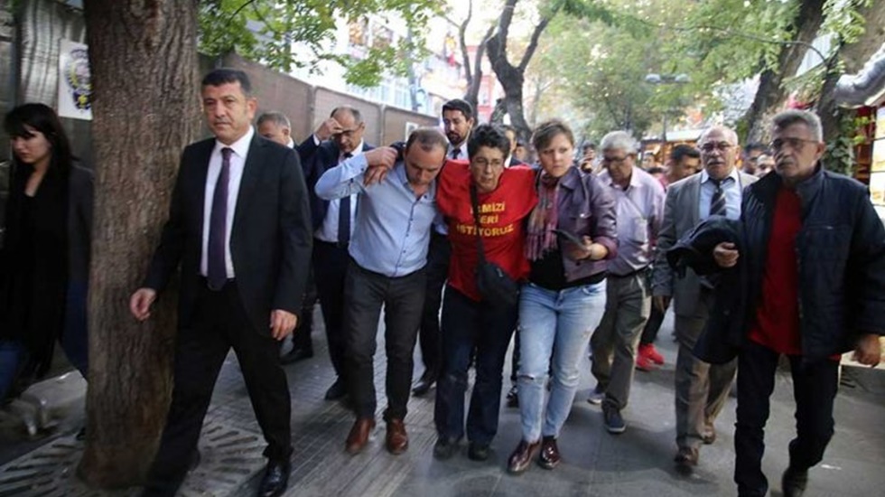 ‘İşimizi geri istiyoruz’ eylemine polisin sert müdahalesi