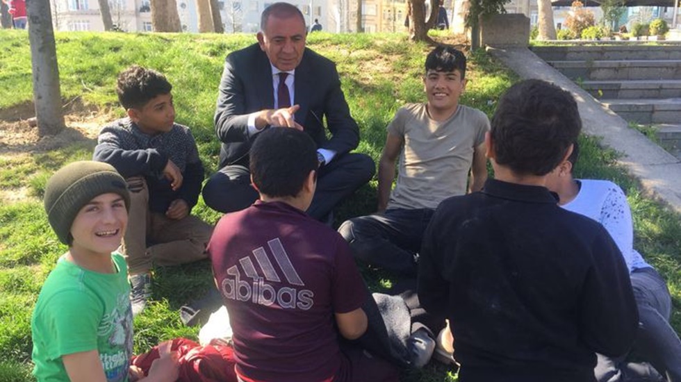 Gürsel Tekin kaybolan çocuklar için harekete geçti