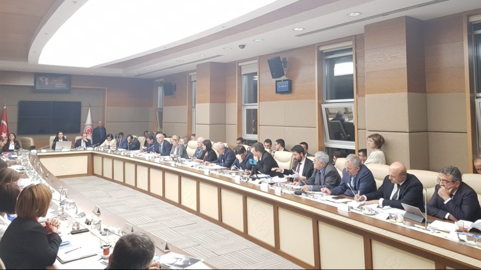 ‘KHK ile ihraç edilen doktorları işsiz bırakacak teklif’ geçti