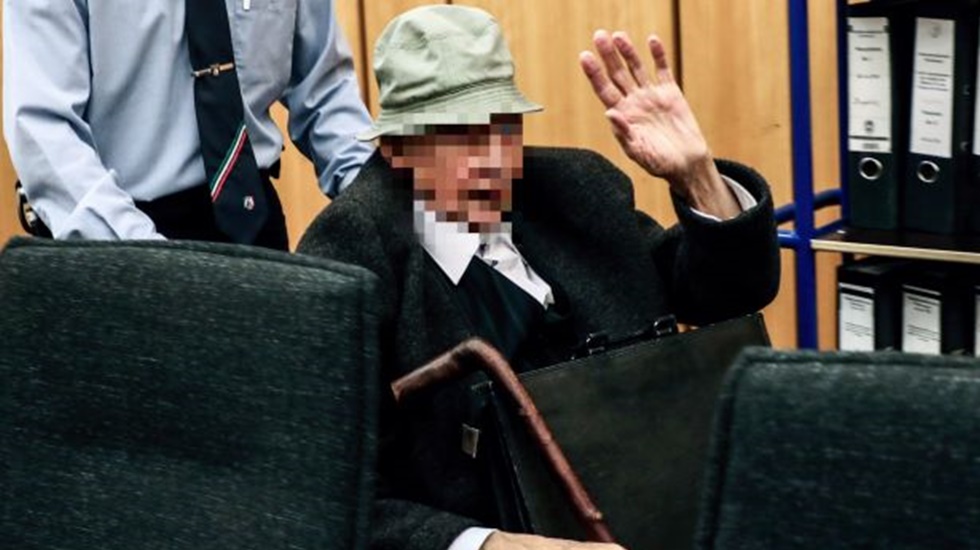 94 yaşındaki eski Nazi çocuk mahkemesinde yargılanıyor