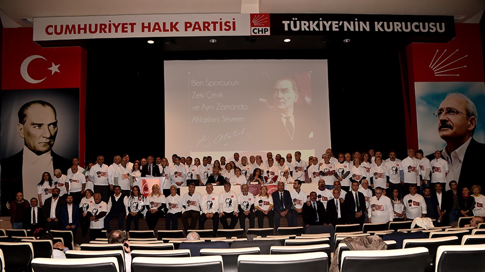 Atatürk kurduğu cumhuriyetin her karış toprağında yaşıyor