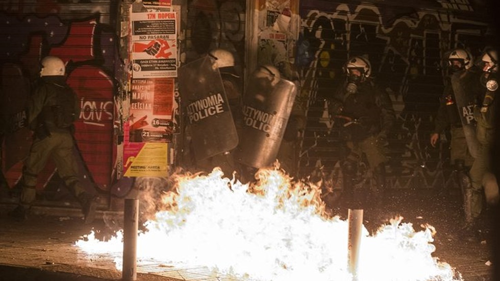 Yunanistan karıştı… Her taraf yangın yeri!