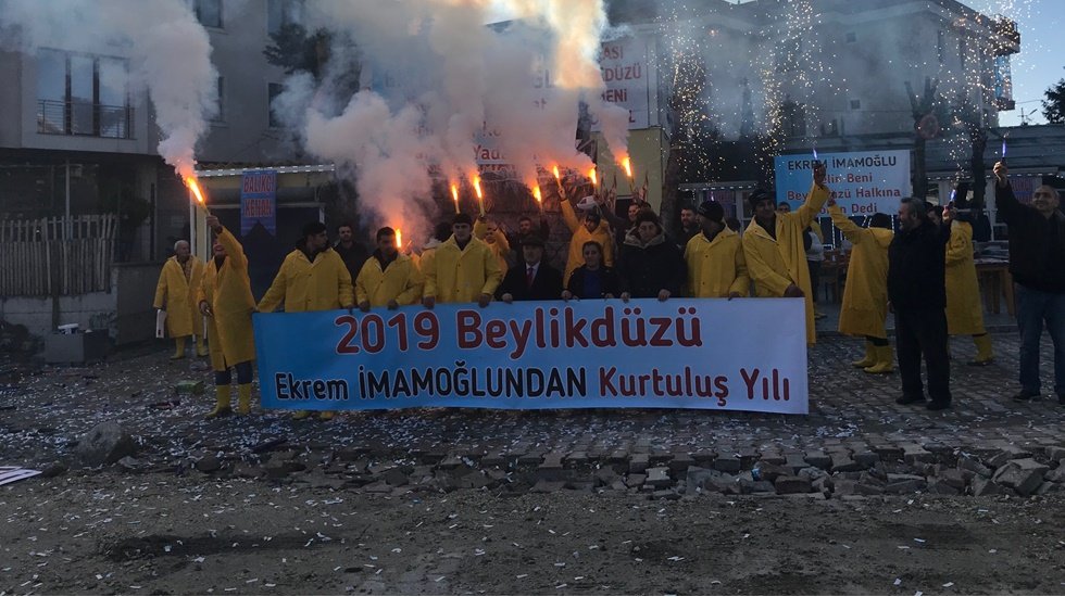 Ekrem İmamoğlu’nun gidişini kutladılar