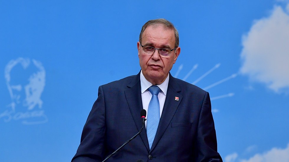 Faik Öztrak: Cumhurbaşkanı meşru değildir