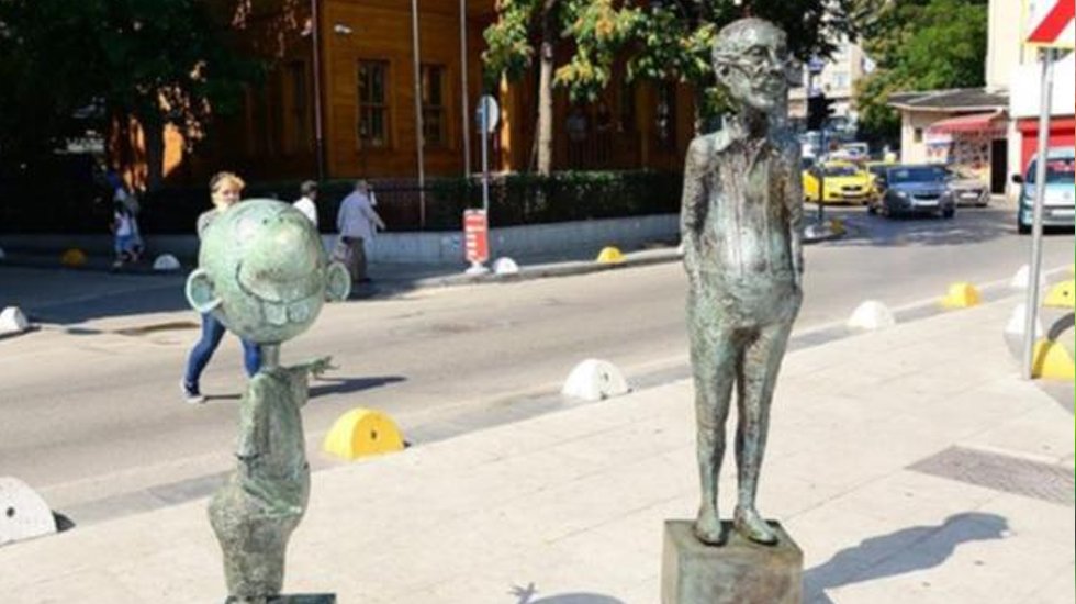 Kadıköy'deki heykeli çaldılar!