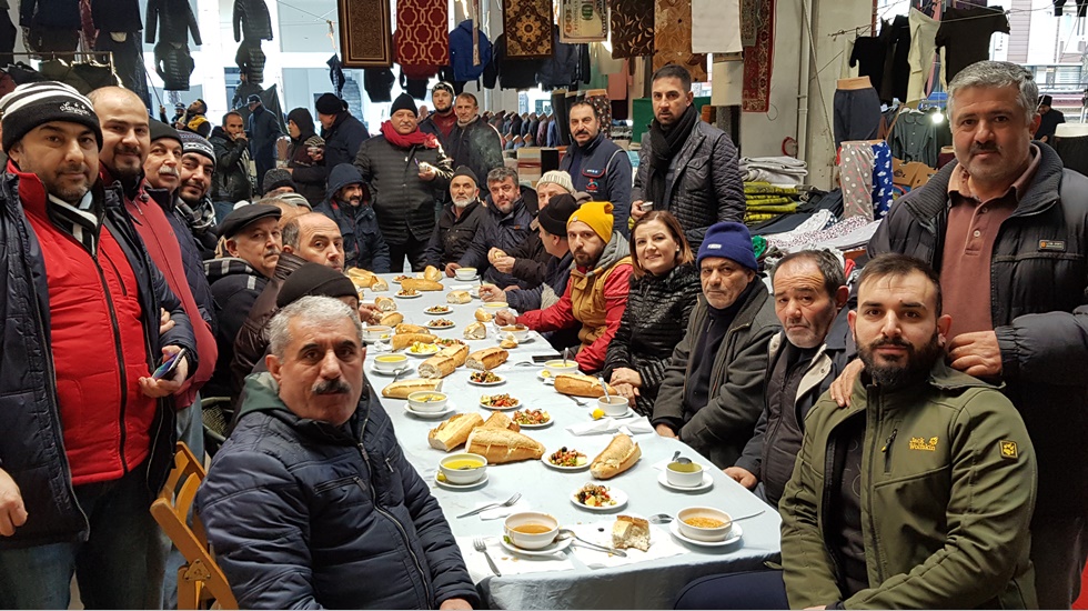 CHP’li vekil pazarcılarla kahvaltıda buluştu