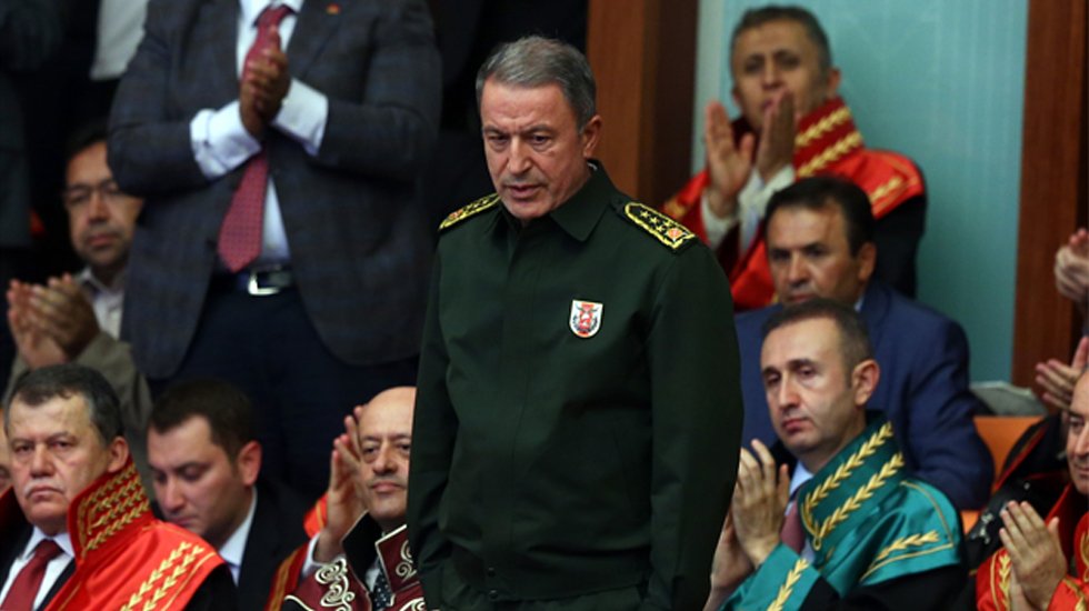 Meclis'te gergin dakikalar... Bakan Akar: Kafanızda tabanca varken...