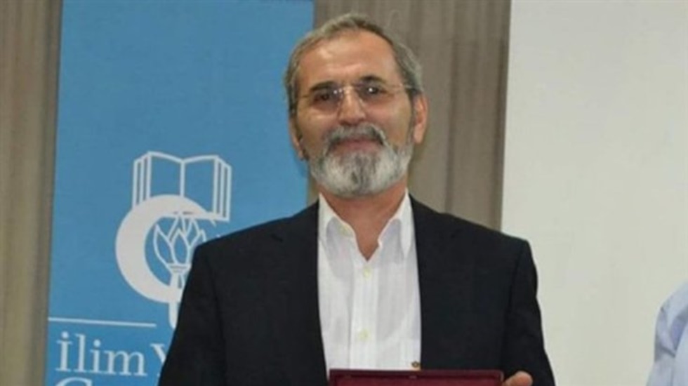 Skandal “Adet gören kızlar ‘hasta’ devrimciler ‘hayvan'”