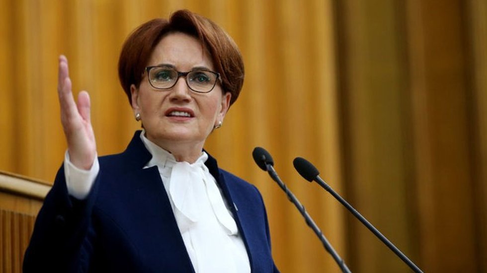 O isyan Akşener'in konuşmasını yarıda kesti!