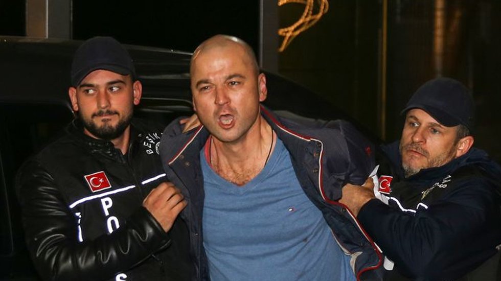 Papağana işkence yapan cani gözaltında!