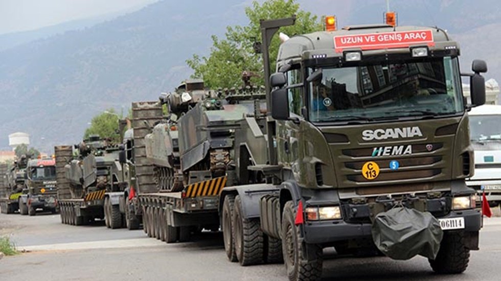 Sınıra dev sevkıyat: Komando birlikleri, tanklar sevk edildi