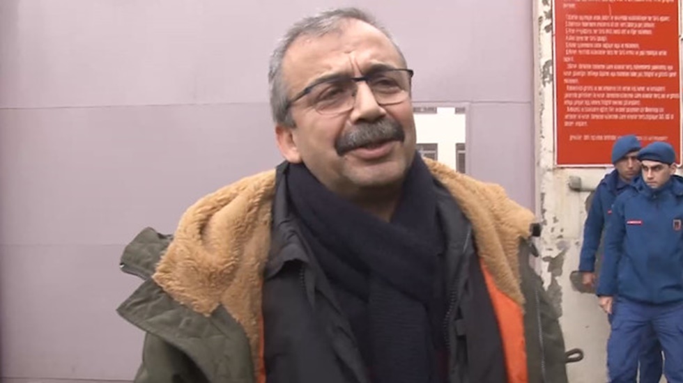 Sırrı Süreyya Önder cezaevine girdi