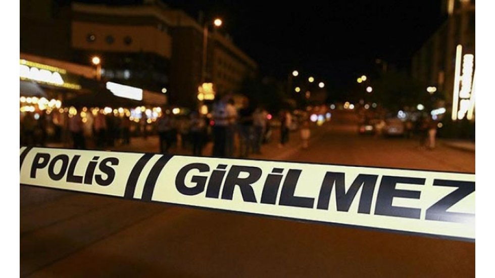 Taksim'de şüpheli çanta patlatıldı