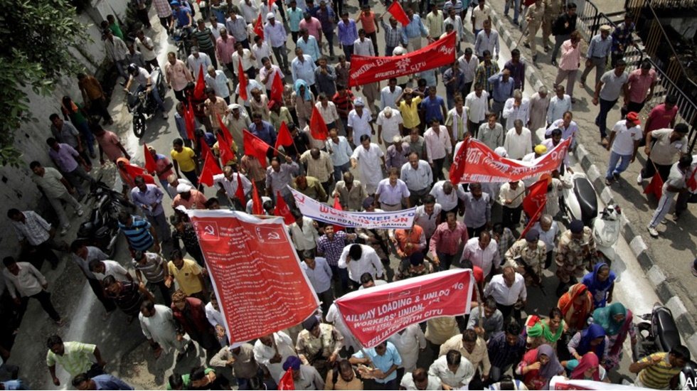 Hindistan’da 150 milyon kişi  direniş için sokaklarda