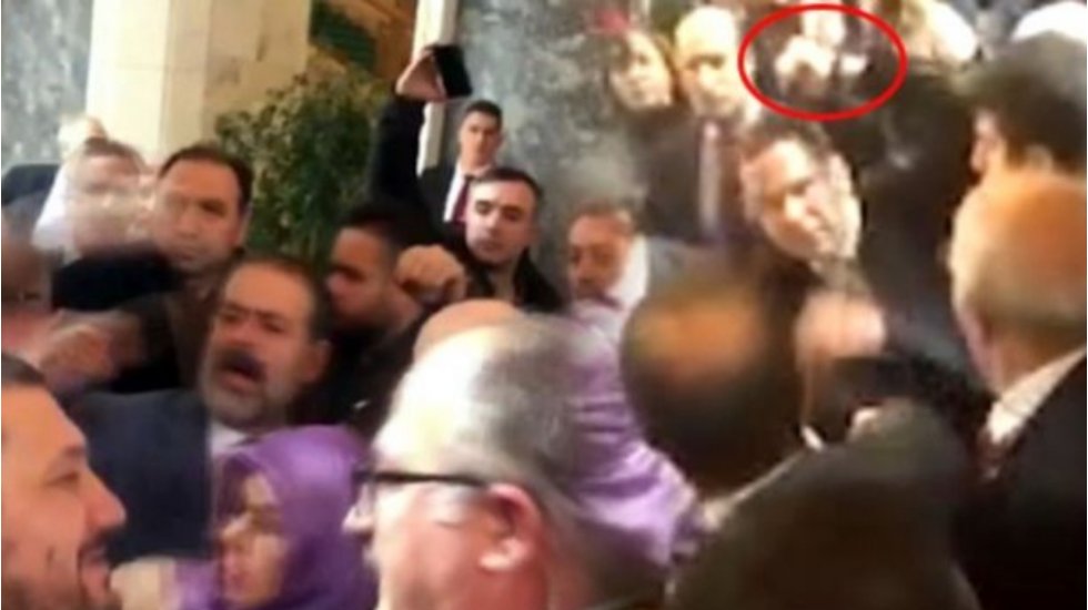AKP'li vekilden HDP'li vekile yumruklu saldırı