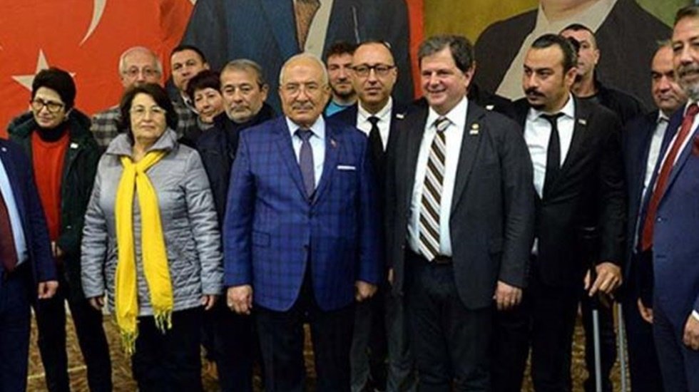 Bir grup CHP'li istifa edip İyi Parti'ye katıldı