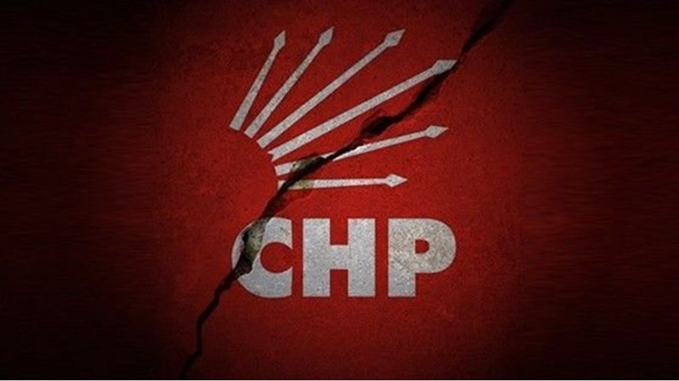 CHP’de istifalar sürüyor