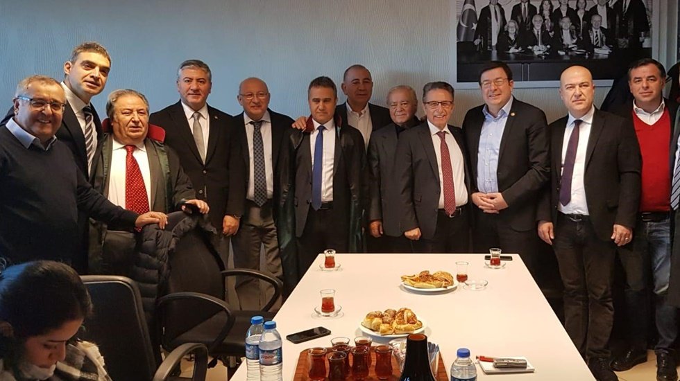 CHP'lilerden Sözcü'ye destek: Bu dava bir komedi